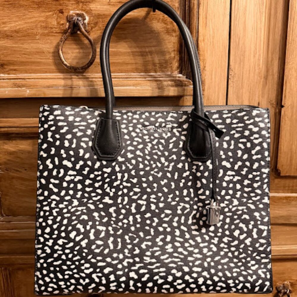 Stunning~ Michael Kors~ Black & White Leopard Print Mercer Handbag/Tote (BIN1)
